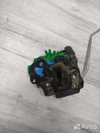 Передний правый замок двери kia rio 3