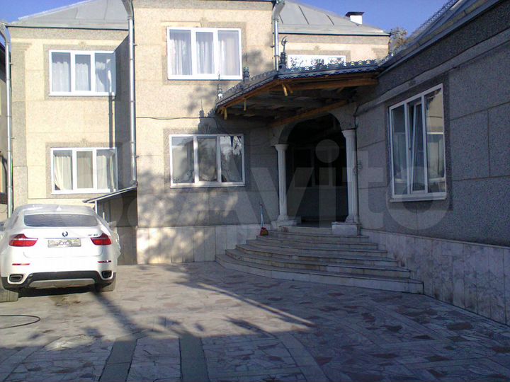 Дом 470 м² на участке 6,3 сот.