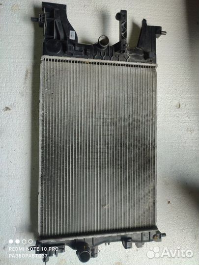 Радиатор охлаждения двигателя Chevrolet Cruze