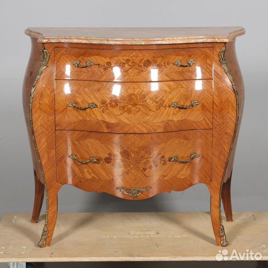 Комод с мраморной столешницей