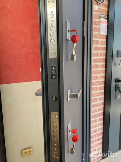 Входная металлическая дверь 