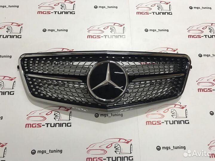Решетка Mercedes Diamond W212 Black 09-12г Дистр