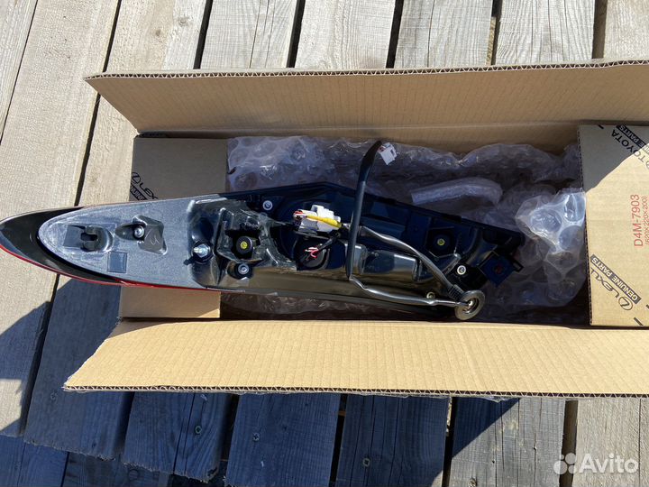 Задний левый светодиодный фонарь на крыло