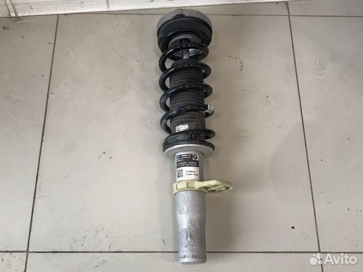 Амортизатор переднй правый BMW M5 F90