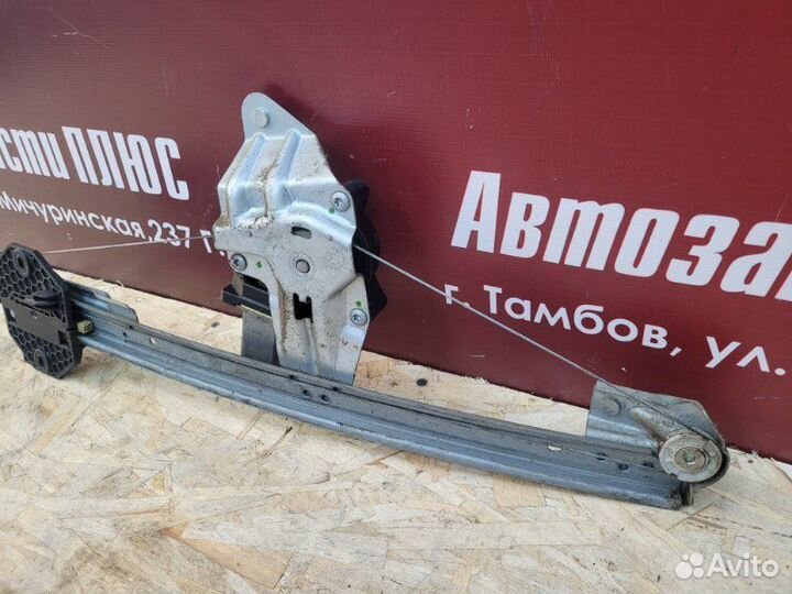 Стеклоподъемник передний правый Renault Sandero