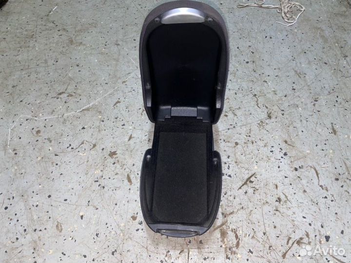 Подлокотник Nissan Primera P12 QG18DE 2006