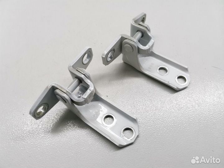 Петля двери задняя левая Mitsubishi Outlander 3