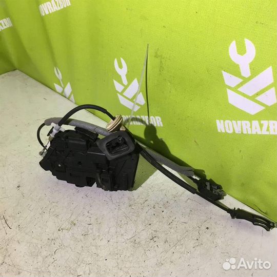 Замок двери передней правой Фольксваген Гольф 6