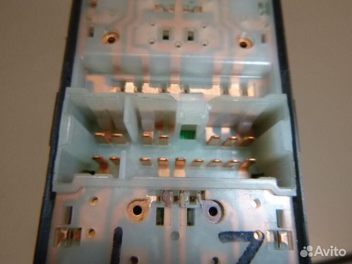 Кнопки стеклоподъемников Infinity QX56 08г