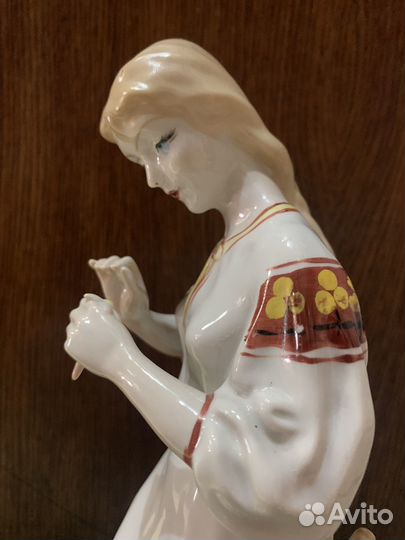 Статуэтка Гадание на ромашке. Полоне