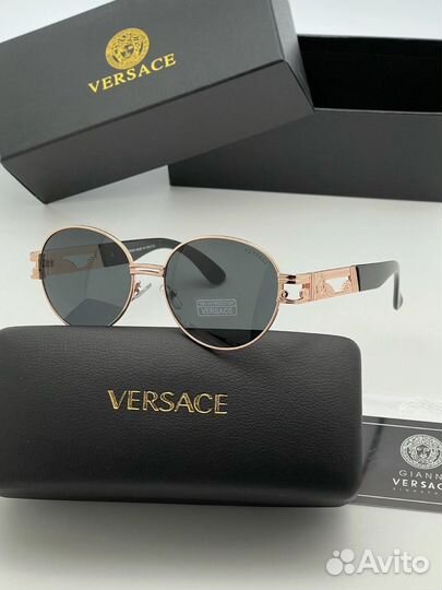 Солнцезащитные очки versace