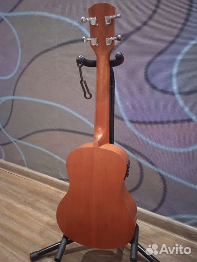 Электроакустическая укулеле тенор Flight