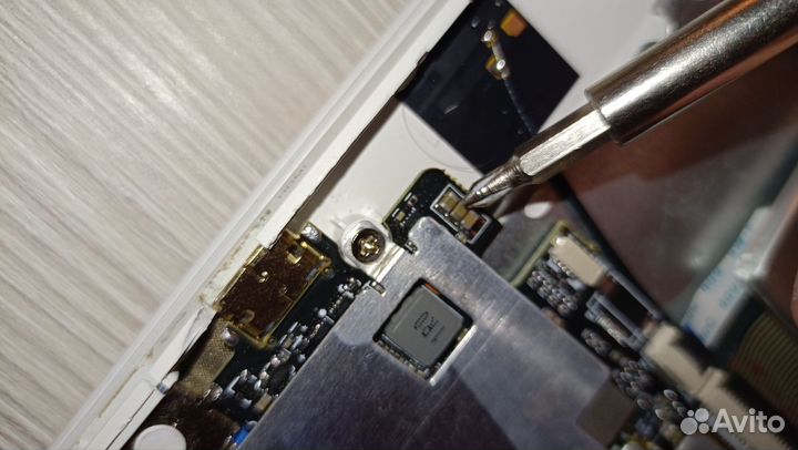 Ноутбук (требуется ремонт) Irbis 140