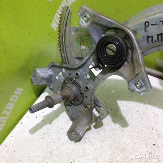 Стеклоподъемник механ. передний правый Фольксваг