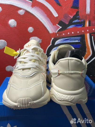 Кроссовки женские