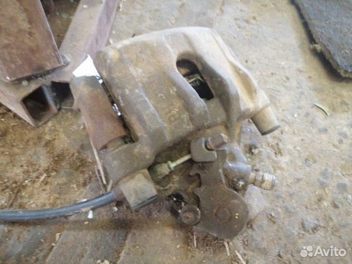 Суппорт тормозной задний правый Mazda 3 BL Z6 2011