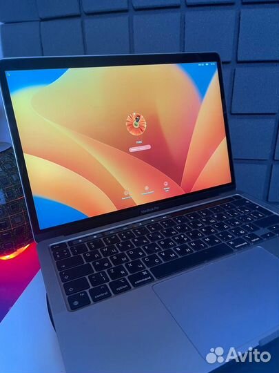 Macbook pro 13 2020/M1/Ssd 256gb/Ram 8gb тачбар