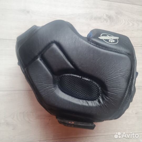 Боксерские перчатки и шлем Hayabusa