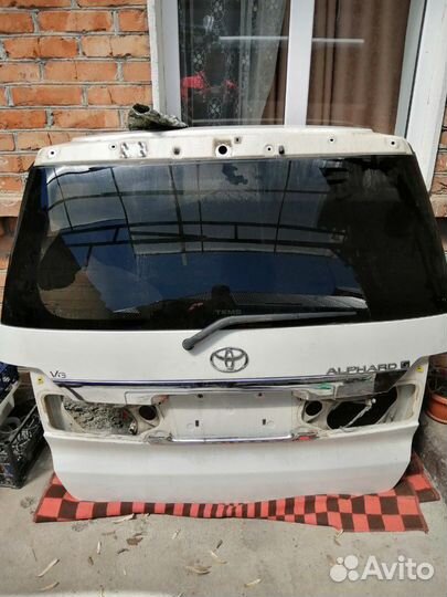 Дверь багажника