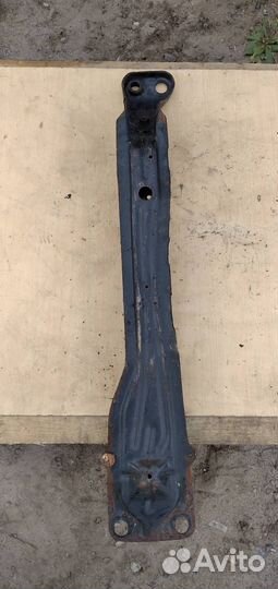 Балка под радиатор Nissan Almera Tino V10