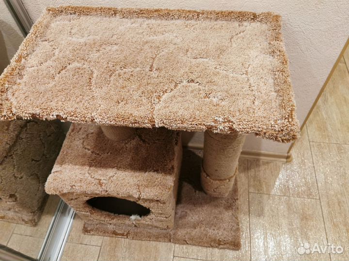 Кошачий домик с когтеточкой