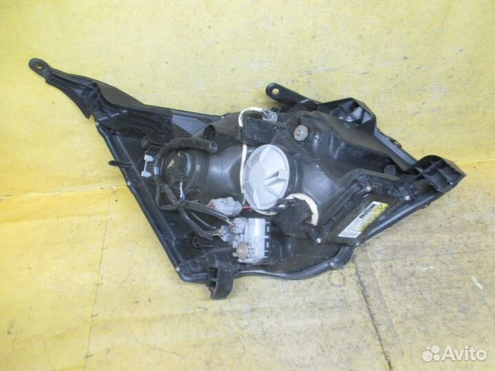 Фара Toyota Noah ZRR70W (Левое)