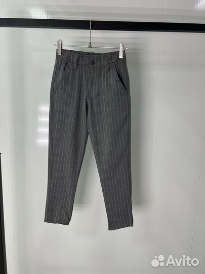 Брюки для мальчика 122 серые с полоской новые