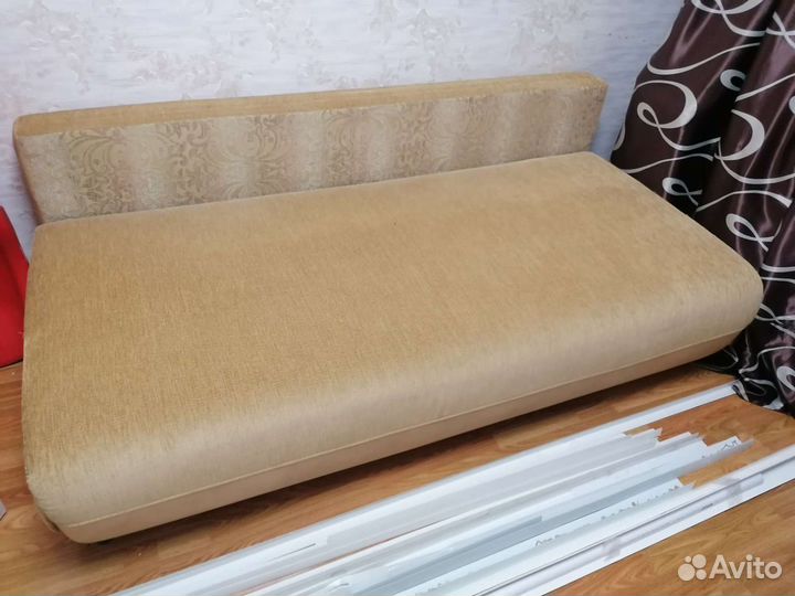 Диван