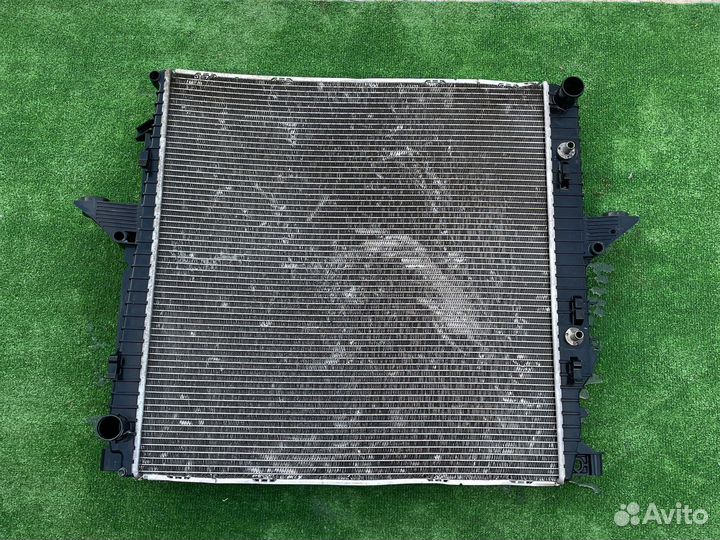 Радиатор охлаждения Range Rover Sport 4.4 LR021777