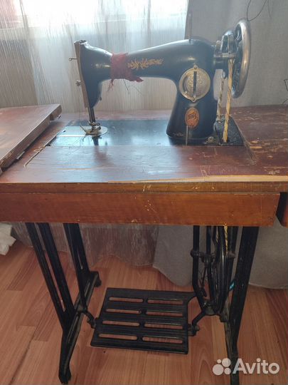 Швейная машина Подольск ножная