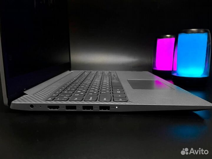 Ноутбук Lenovo Intel UHD + Full HD/SSD