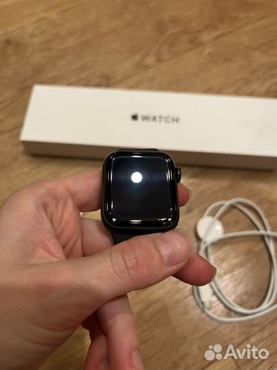 Apple Watch SE 2022 (Gen 2) 40 мм