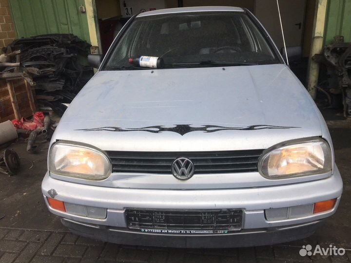 Разбор на запчасти Volkswagen Golf 3