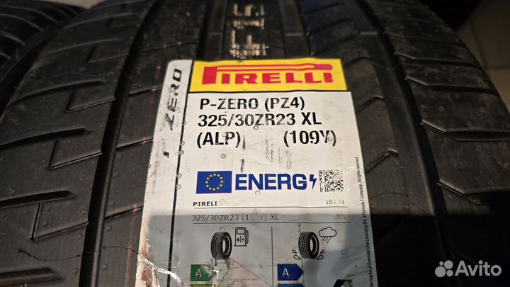 Pirelli P Zero 325/30 R23 и 285/35 R23