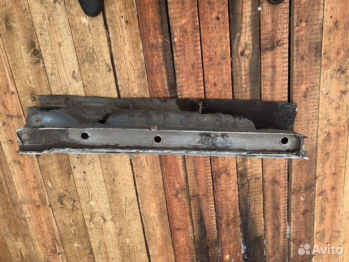 Порог сдвижной двери правый vw Transporter t4