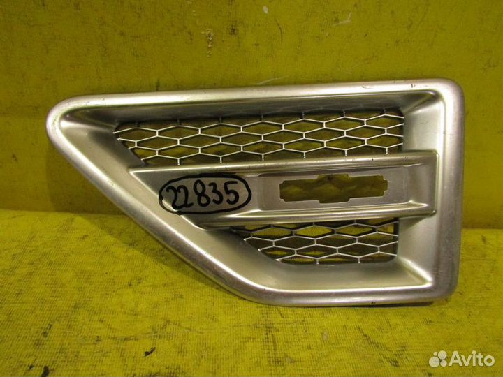 Решетка в крыло Land Rover Freelander 09-12г 22835