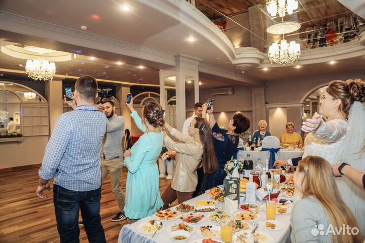 Ведущая праздничных торжеств (Тамада)