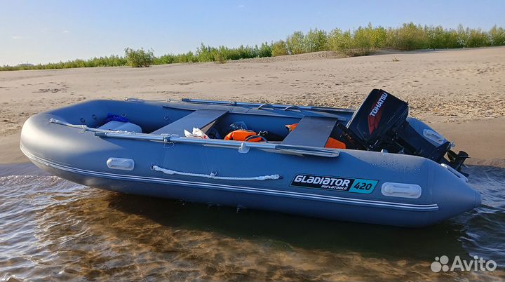 Продаю моторную лодку