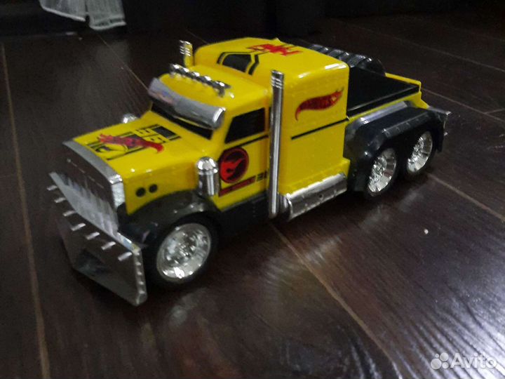 Hot wheels грузовик
