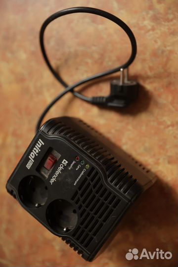 Стабилизатор напряжения Defender AVR 600