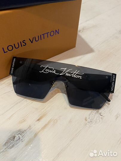Солнцезащитные очкиLouis Vuitton