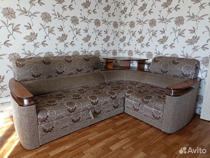 Диван угловой б/у