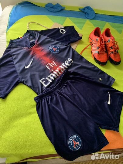 Футболка + шорты + бутсы