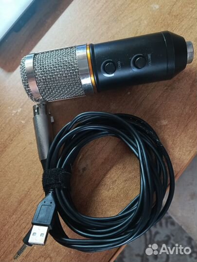 Студийный микрофон