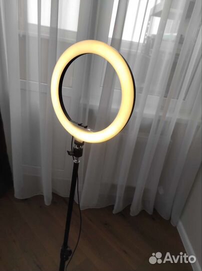 Кольцевая лампа со штативом