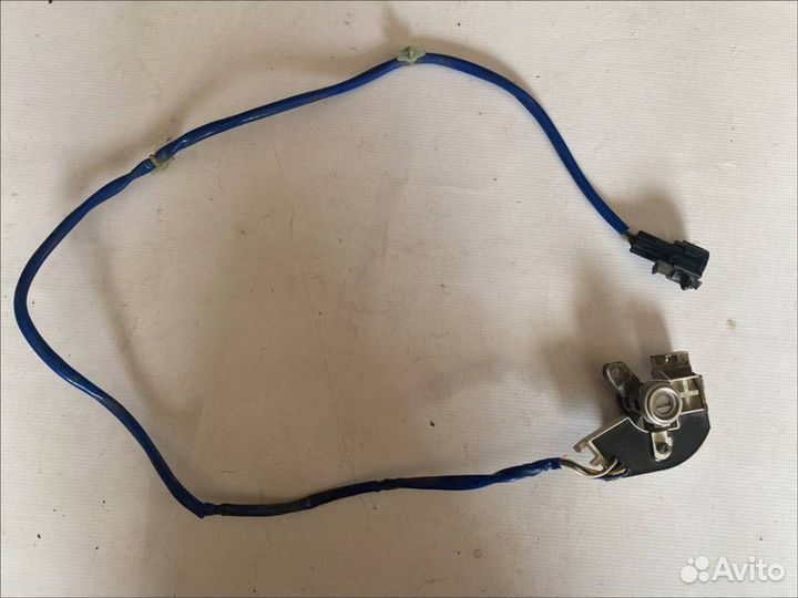 Вставка замка двери левая Nissan Maxima