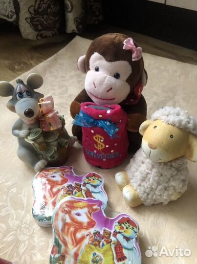 Свечи, подсвечники, копилка, фигурки