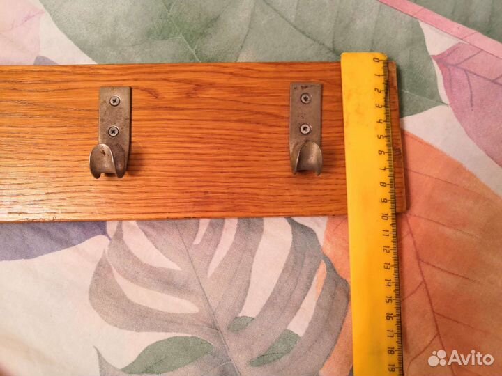 Вешалка настенная для вещей дерево