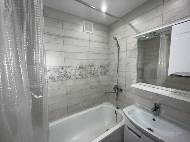 2-к. квартира, 57 м², 1/10 эт.