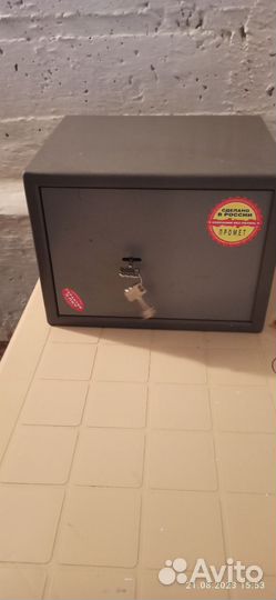 Сейф металлический